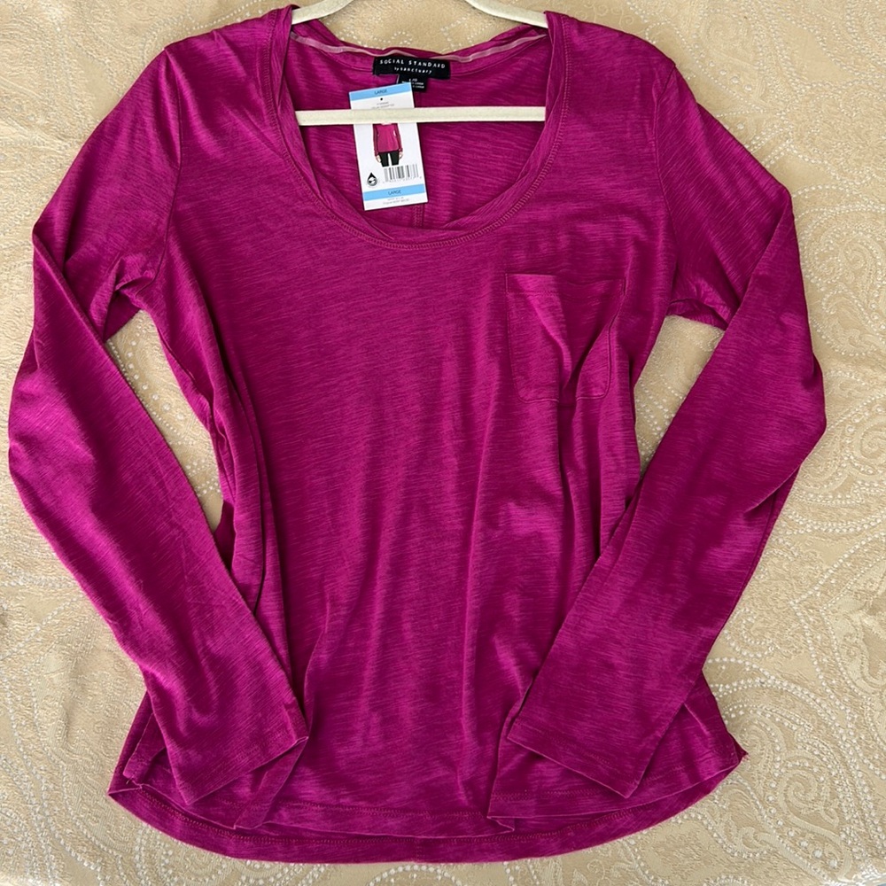 Long sleeve scoop tee raspberry color sz Lg